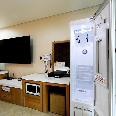 White Tourist Hotel Jeonju Buitenkant foto