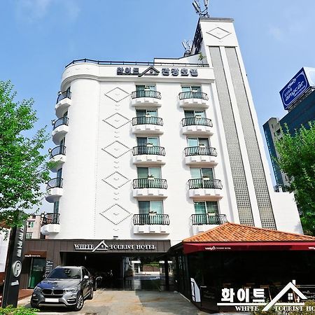 White Tourist Hotel Jeonju Buitenkant foto