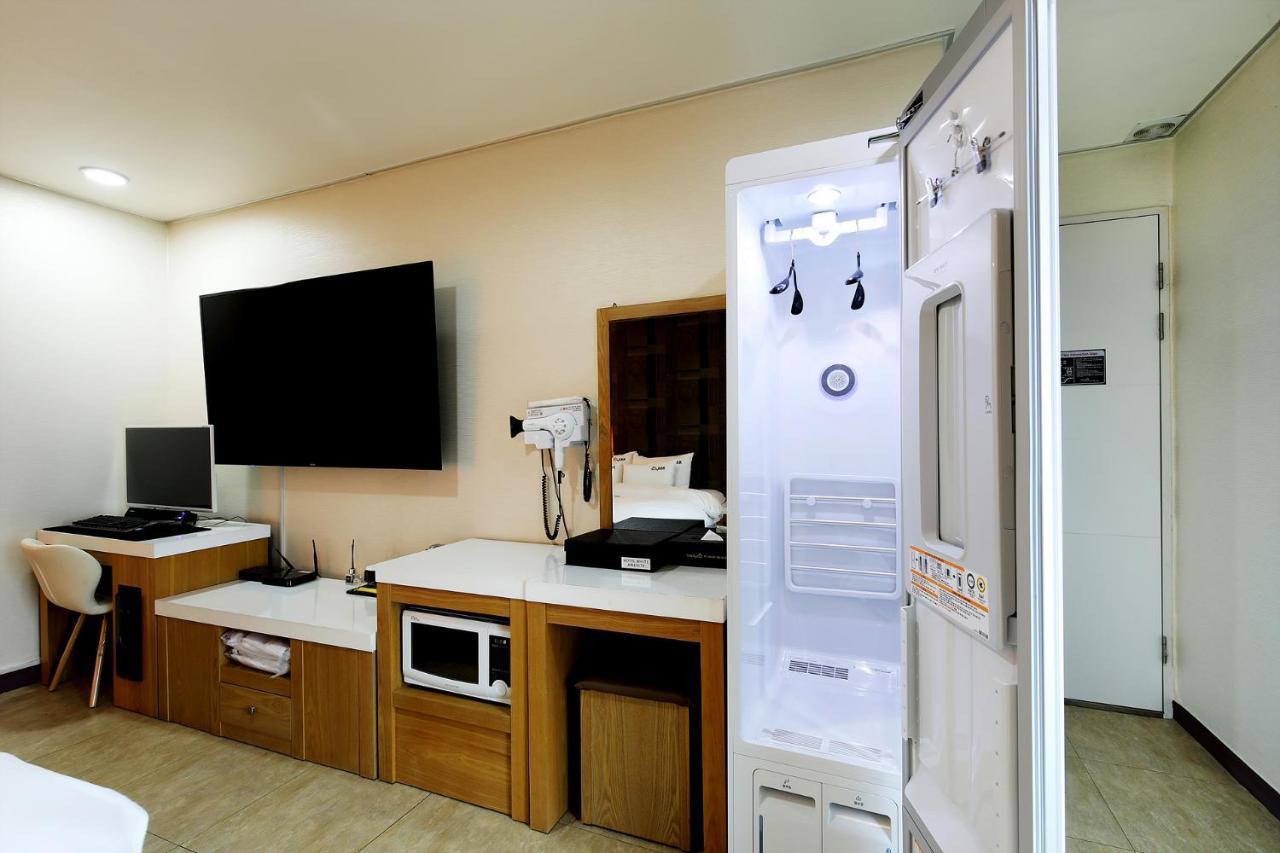 White Tourist Hotel Jeonju Buitenkant foto