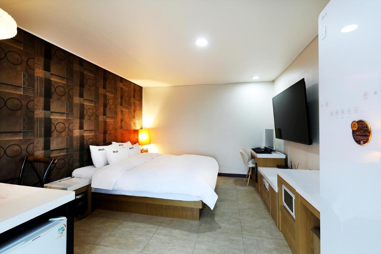 White Tourist Hotel Jeonju Buitenkant foto