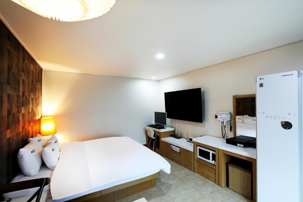 White Tourist Hotel Jeonju Buitenkant foto