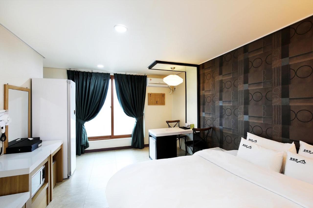 White Tourist Hotel Jeonju Buitenkant foto