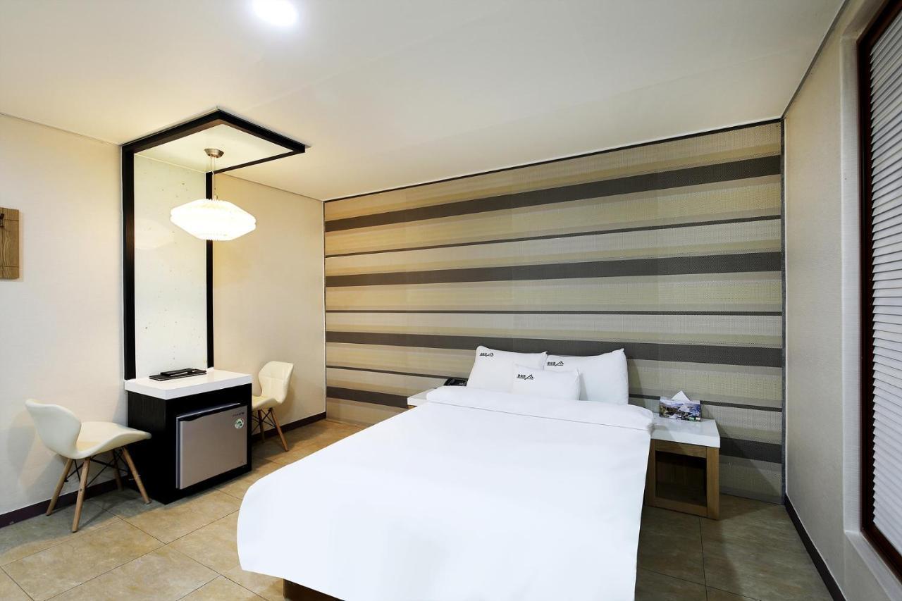 White Tourist Hotel Jeonju Buitenkant foto