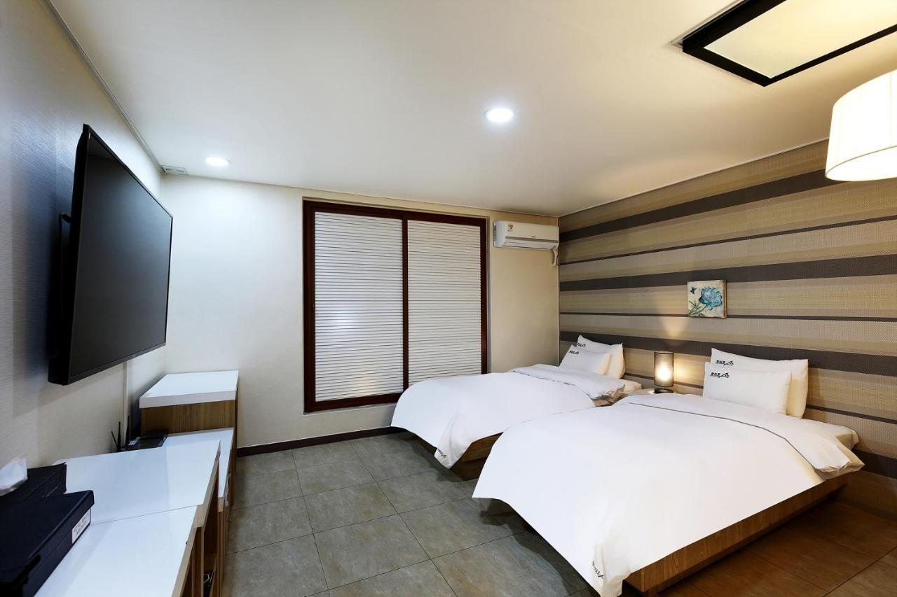 White Tourist Hotel Jeonju Buitenkant foto