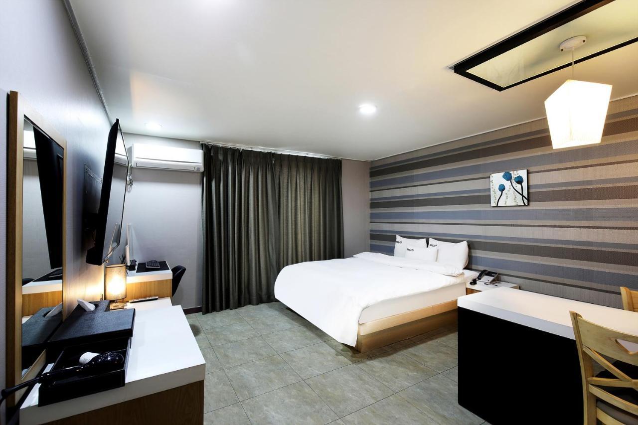 White Tourist Hotel Jeonju Buitenkant foto