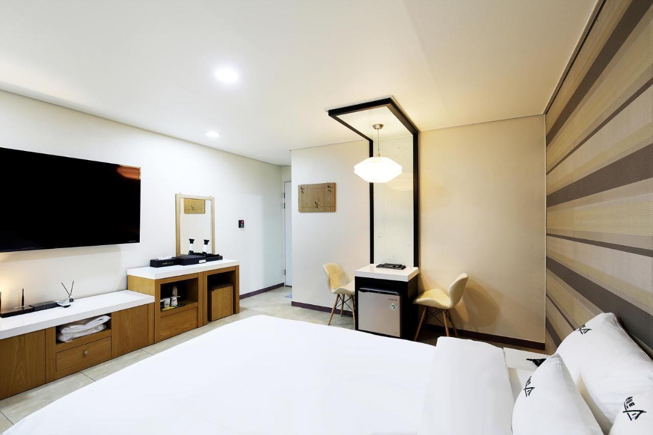 White Tourist Hotel Jeonju Buitenkant foto