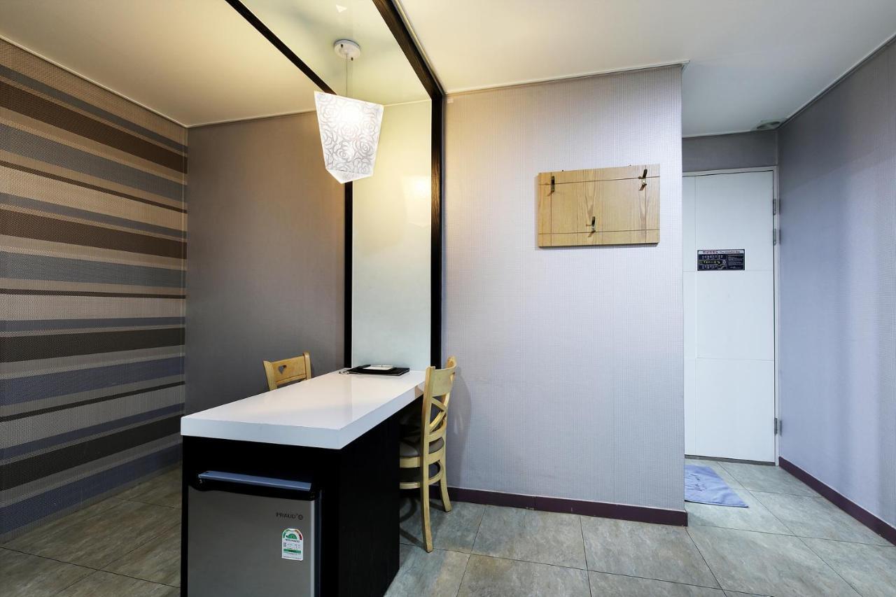 White Tourist Hotel Jeonju Buitenkant foto
