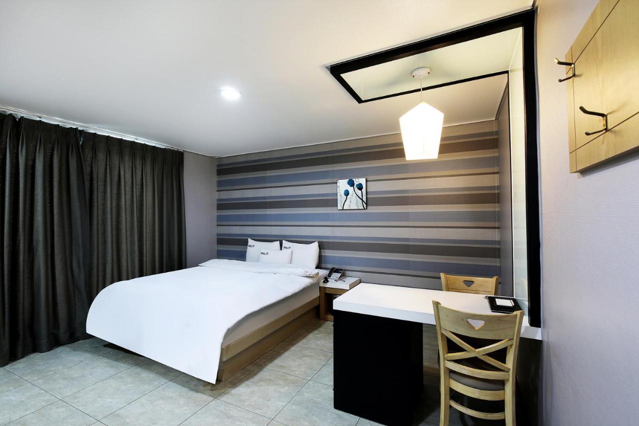 White Tourist Hotel Jeonju Buitenkant foto