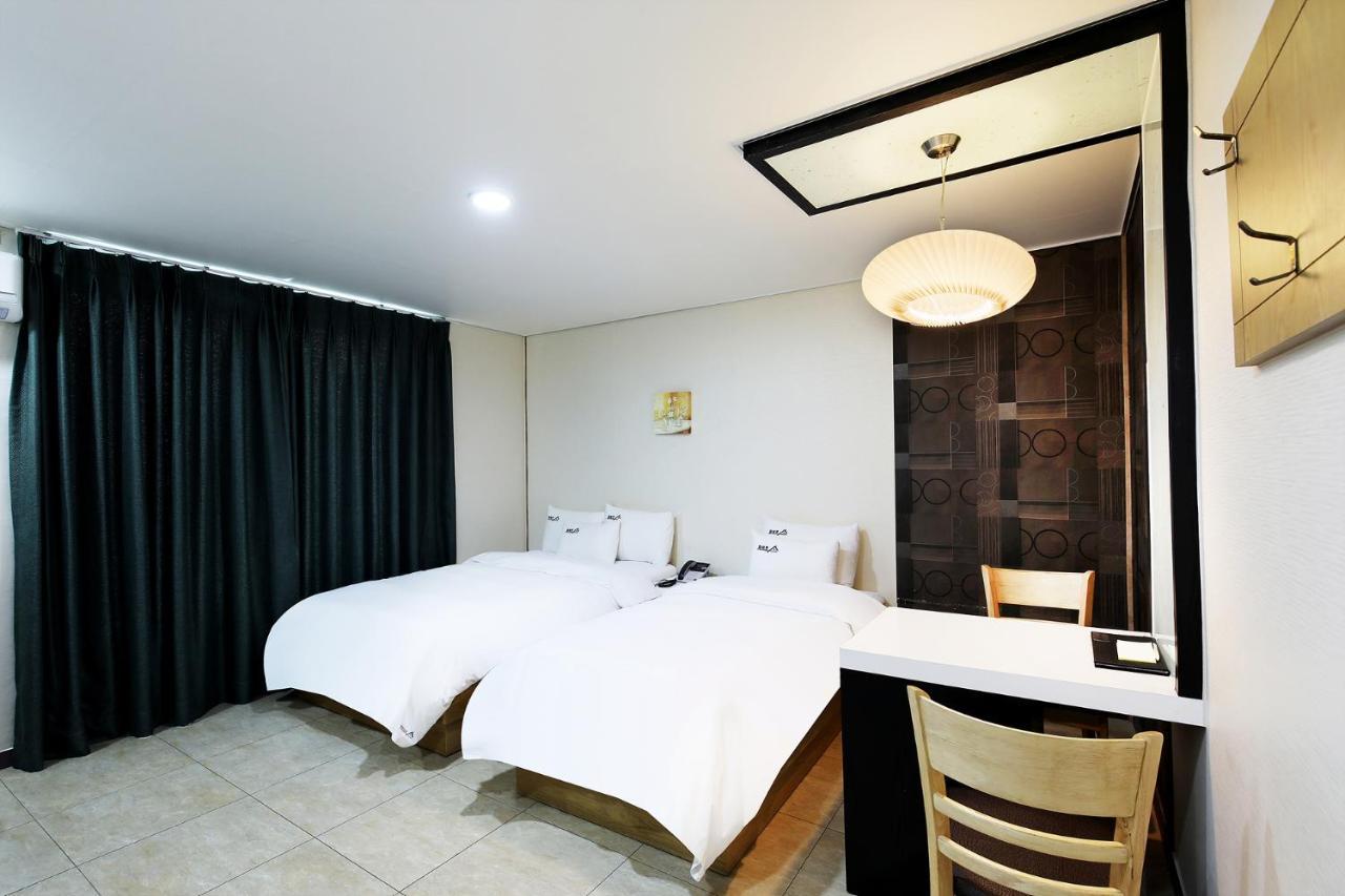 White Tourist Hotel Jeonju Buitenkant foto