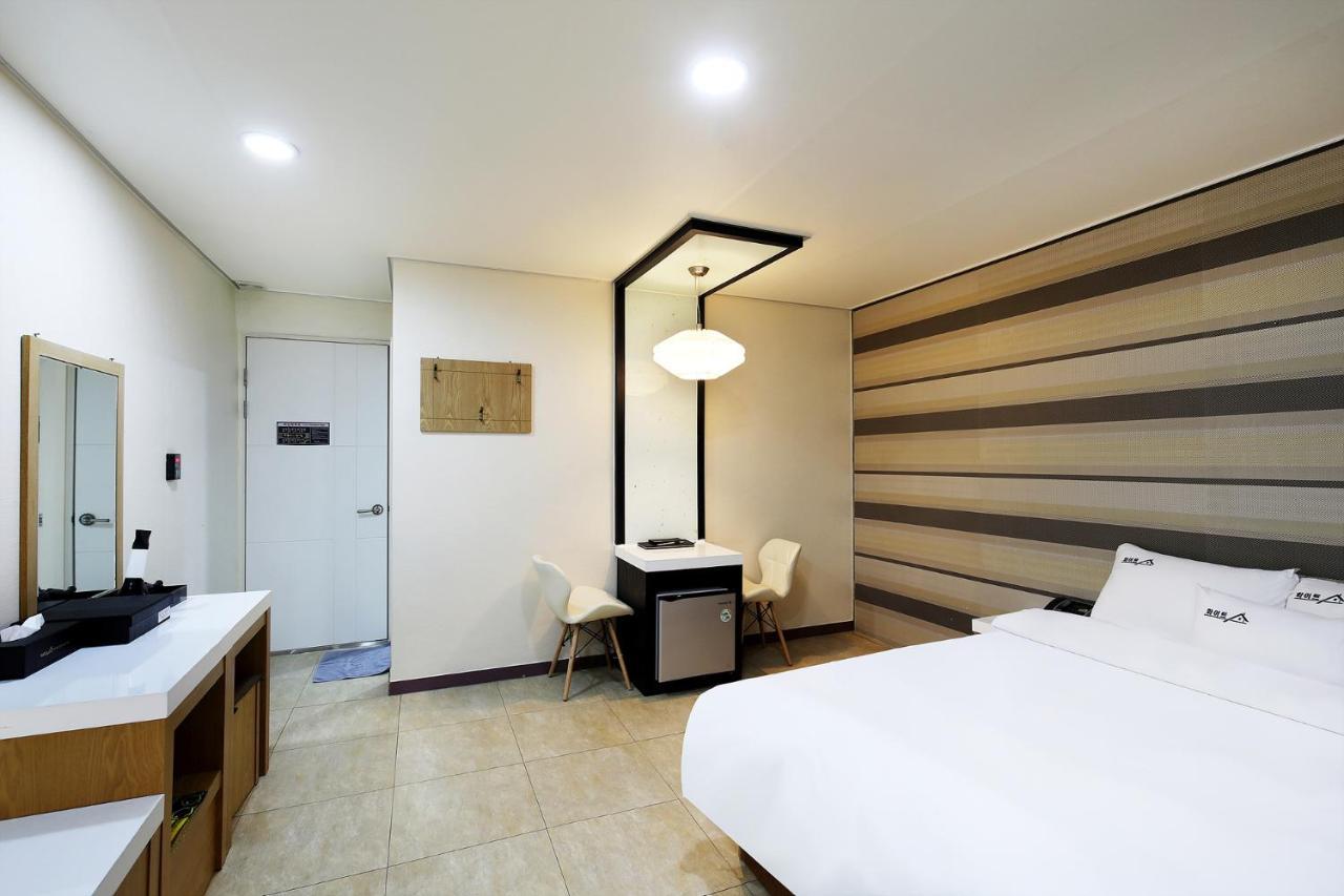 White Tourist Hotel Jeonju Buitenkant foto