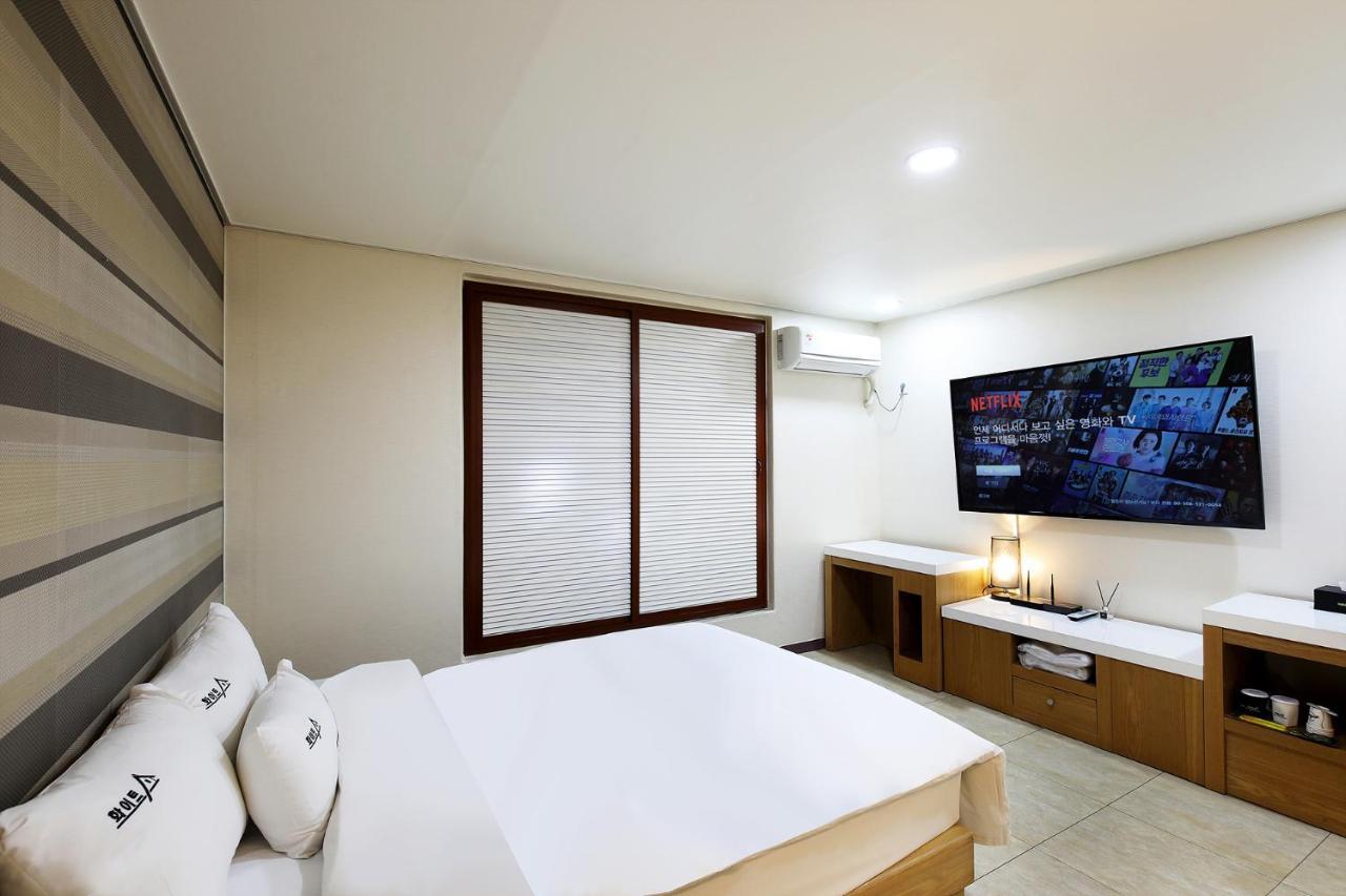 White Tourist Hotel Jeonju Buitenkant foto