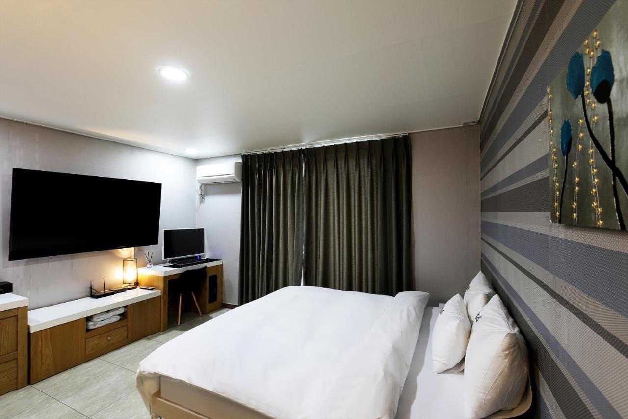 White Tourist Hotel Jeonju Buitenkant foto