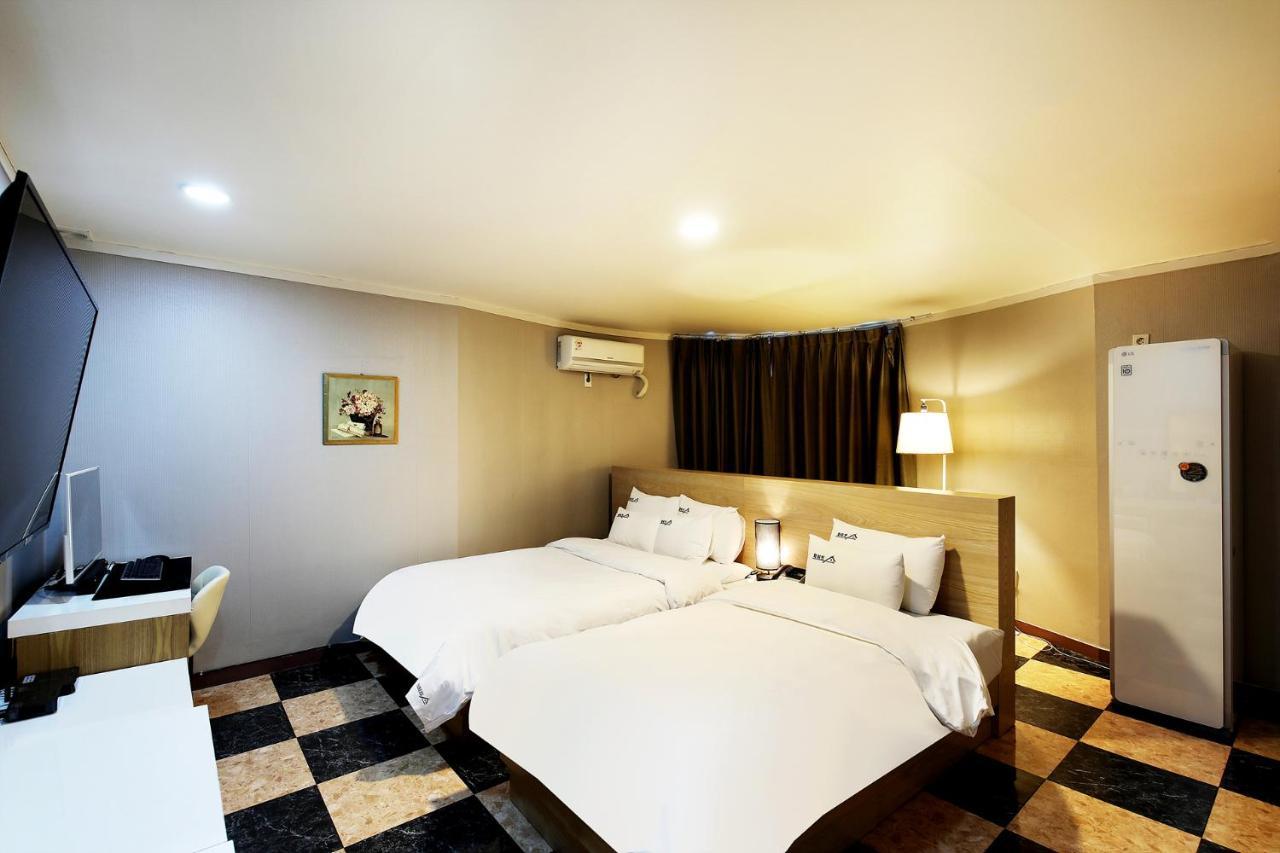 White Tourist Hotel Jeonju Buitenkant foto