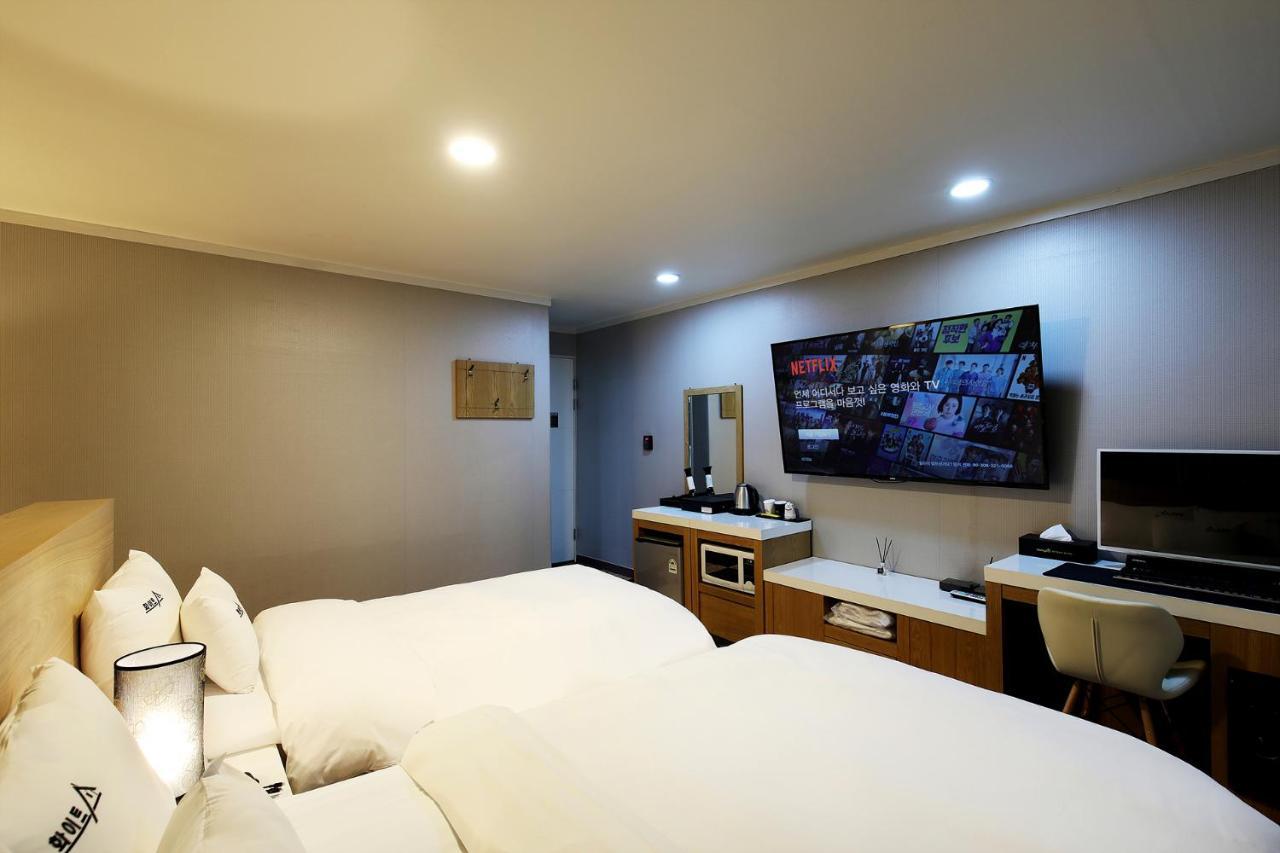 White Tourist Hotel Jeonju Buitenkant foto