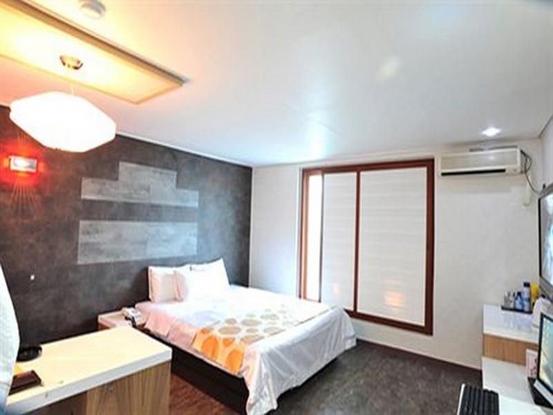 White Tourist Hotel Jeonju Buitenkant foto