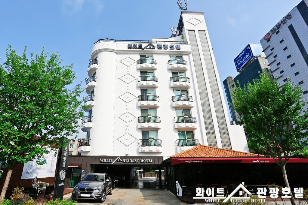 White Tourist Hotel Jeonju Buitenkant foto