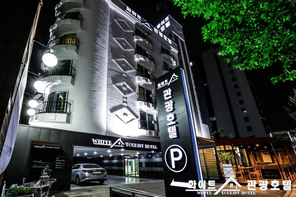 White Tourist Hotel Jeonju Buitenkant foto